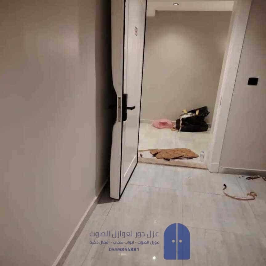 معلم تركيب عازل صوت للباب الظهران