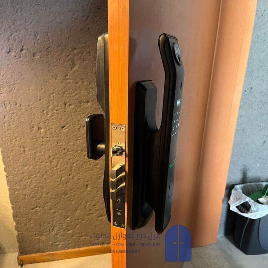 قفل باب الكتروني ذكي