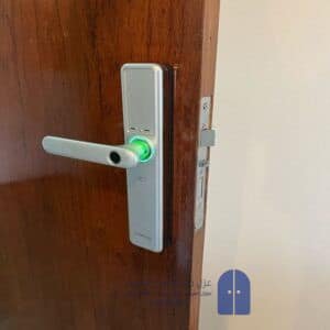 فني تركيب قفل باب ذكي الظهران